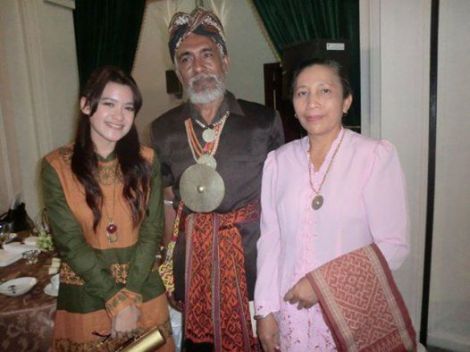 Middle: Usif Robert Maurits Koroh and Ratu Mirah Koroh, King and Queen of Amarasi. July 2012