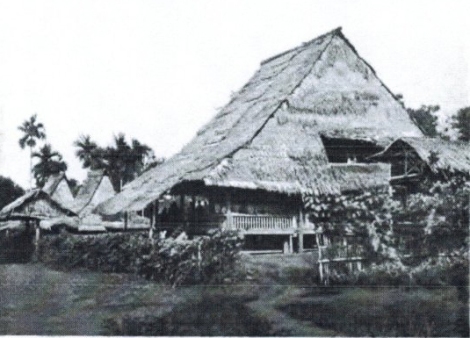 Bolaang Mongondow, Sulawesi - rumah raja Bolmong difoto Paul dan Fritz Sarasin 22 desember 1893.