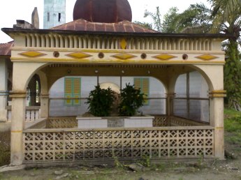makam Raja Tengku Nong Hamzah raja kerajaan Kampung Radja di Tanjung Medan kecamatan Kampung Rakyat Labuhanbatu Selatan