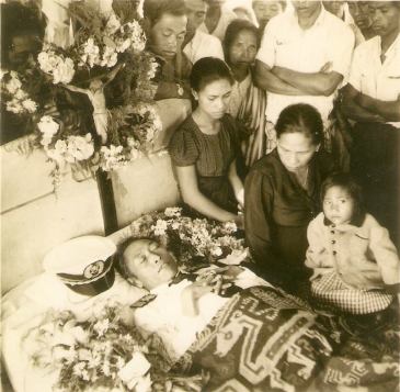 1949: Pemakaman raja Manggarai - P. Flores