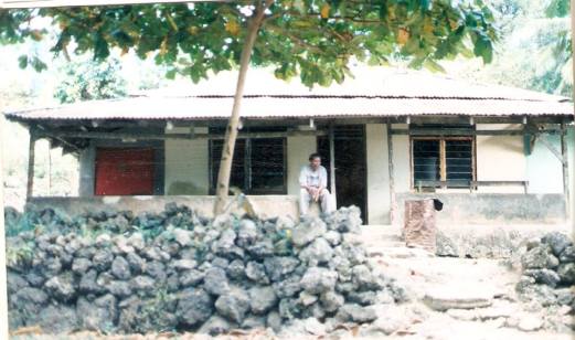 Palace of the (temporary-)manek of Lelain in 2000